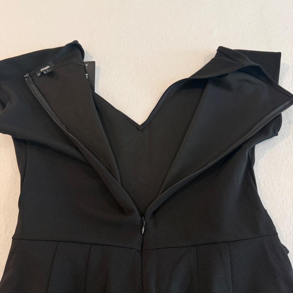 Express Jumpsuit Women S Black V-Neck Tie-Waist Short Sleeve New - Picture 5 of 9